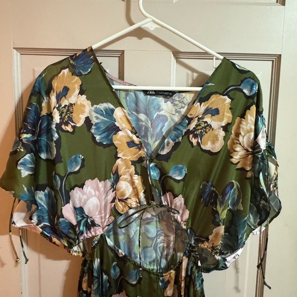 Womens Zara Floral Jumpsuit Size Small - Picture 3 of 9